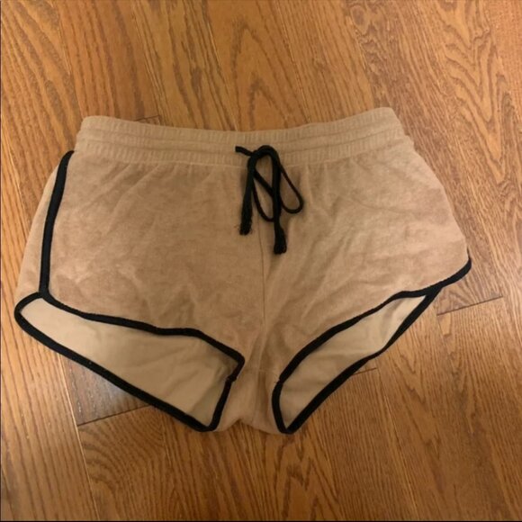 Cute little shorts - Picture 1 of 2